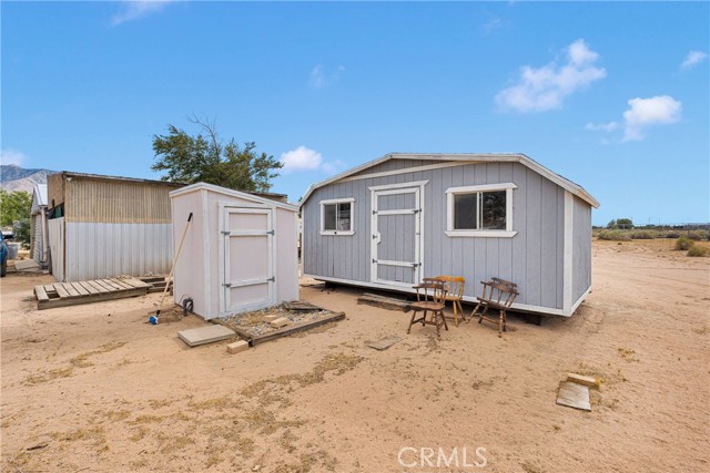 10378 Willow Wells Avenue, Lucerne Valley CA: https://media.crmls.org/medias/0ebc49b2-7aee-4fe0-940c-eeb9572585ee.jpg