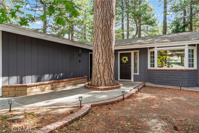 1381 Blackfoot W Trail, Lake Arrowhead CA: https://media.crmls.org/medias/0ebc869b-abee-47b2-bd99-e7e8d2ec79fa.jpg