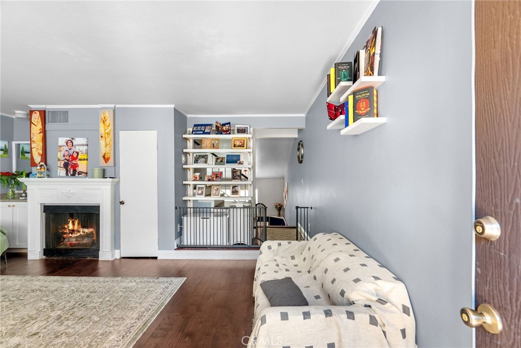 5463 Newcastle Avenue #8