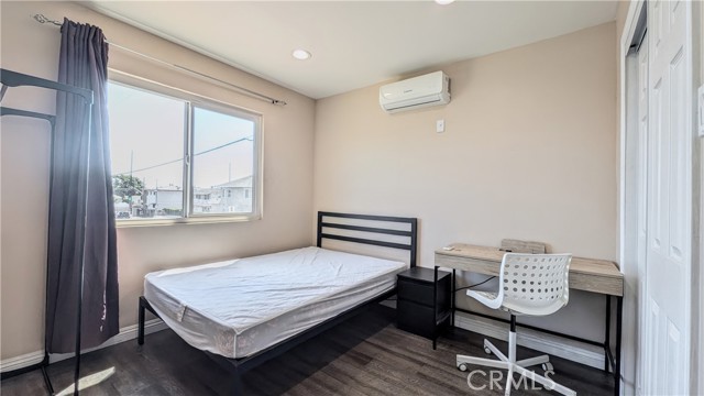 Detail Gallery Image 14 of 17 For 1299 W 37th Dr #3,  Los Angeles,  CA 90007 - 4 Beds | 2 Baths