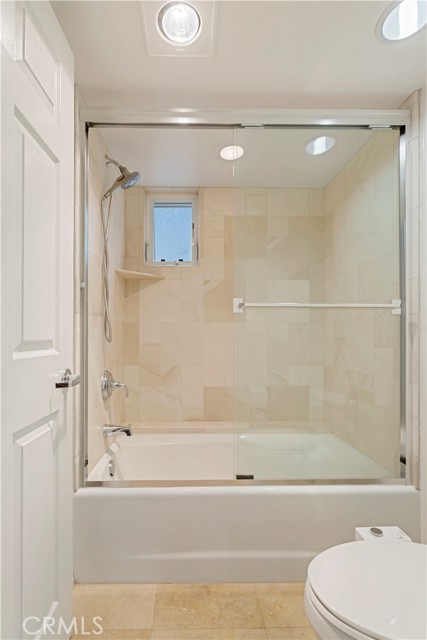 Detail Gallery Image 20 of 43 For 5678 Como Circle, Woodland Hills,  CA 91367 - 5 Beds | 3/1 Baths