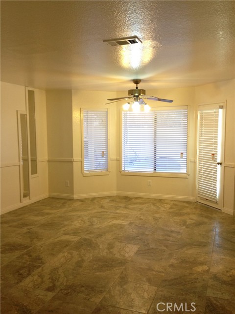 Detail Gallery Image 10 of 24 For 10482 Sagecrest Dr, Moreno Valley,  CA 92557 - 4 Beds | 2/1 Baths