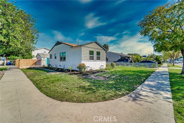 Detail Gallery Image 3 of 22 For 1101 E 115th, Los Angeles,  CA 90059 - 3 Beds | 1 Baths