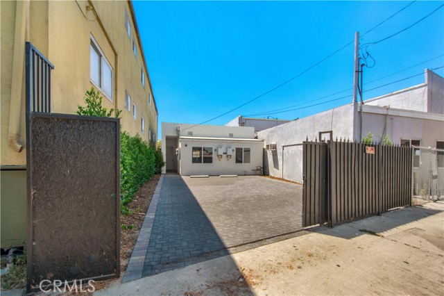 Detail Gallery Image 14 of 33 For 5512 Long Beach Bld, Long Beach,  CA 90805 - – Beds | – Baths