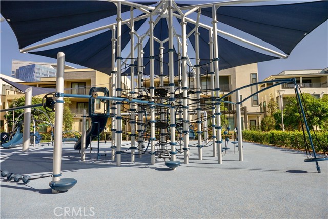 31 Soho, Irvine CA: https://media.crmls.org/medias/0ec0c163-ed1a-4fb2-97c2-2c5dedfc8f15.jpg