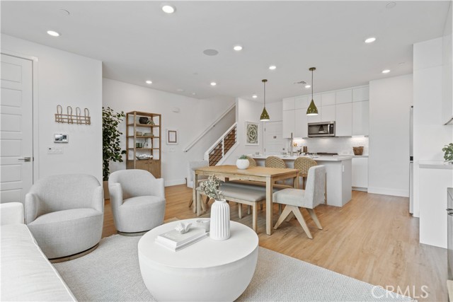 Detail Gallery Image 4 of 14 For 2378 Channel Dr #104,  Ventura,  CA 93003 - 3 Beds | 2/1 Baths