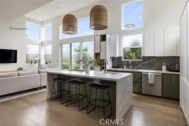 Detail Gallery Image 11 of 39 For 316 N. Francisca Avenue #B,  Redondo Beach,  CA 90277 - 4 Beds | 4 Baths