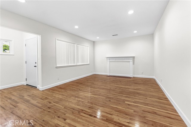 Detail Gallery Image 23 of 29 For 15210 Cohasset St, Van Nuys,  CA 91405 - 4 Beds | 3 Baths