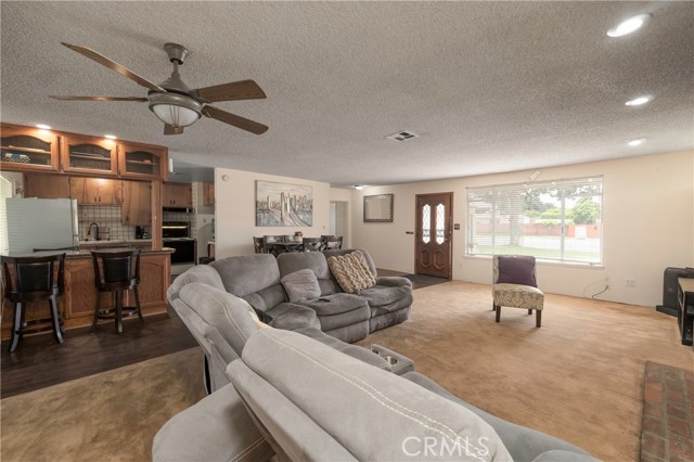 8841 California, Riverside CA: https://media.crmls.org/medias/0ec265dc-6026-4e2b-b7df-d12a98c24427.jpg