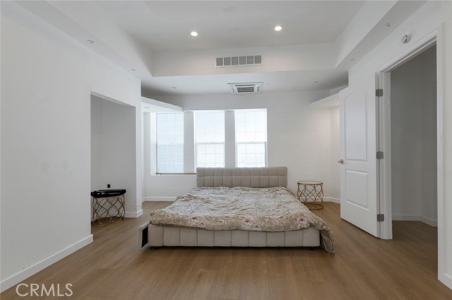 22828 Hartland Street photo 34