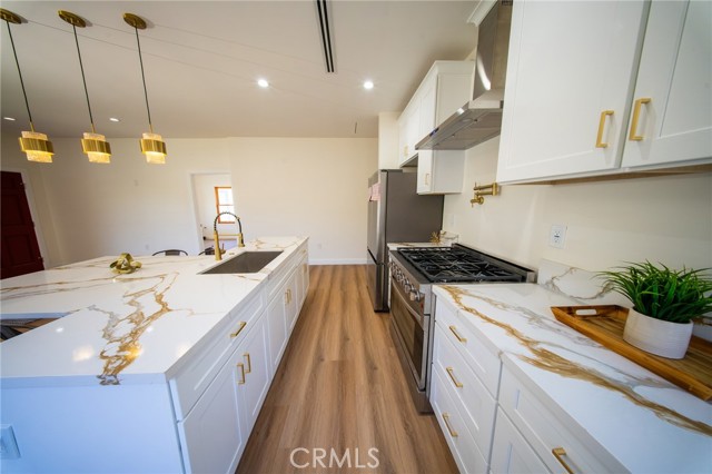 1532 W 22nd Street, Los Angeles CA: https://media.crmls.org/medias/0ec2cc04-354f-4aa3-b514-e42ff63325fe.jpg