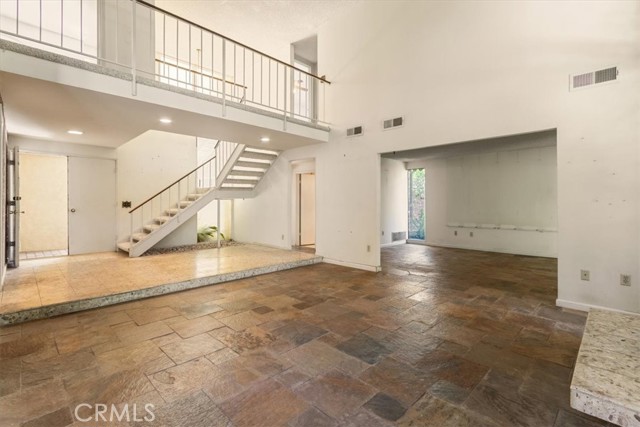 19259 Ludlow St., Porter Ranch CA: https://media.crmls.org/medias/0ec31f69-d324-49a2-a73c-610a3d889577.jpg