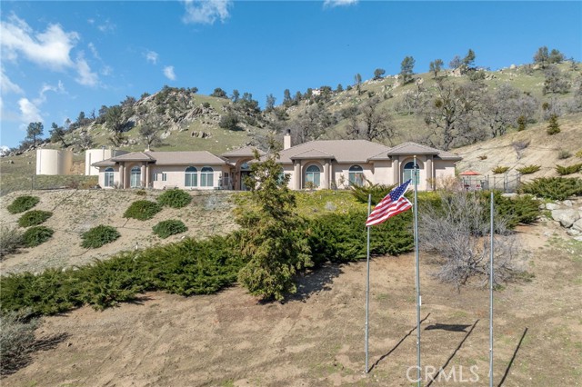 Detail Gallery Image 5 of 75 For 26551 Cumberland Rd, Tehachapi,  CA 93561 - 5 Beds | 6/1 Baths