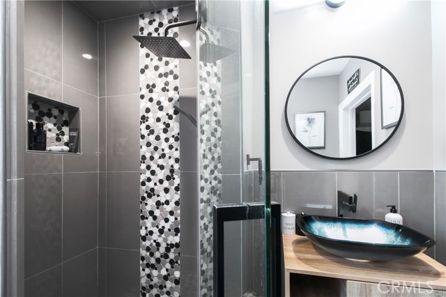 8527 Casaba Avenue, Winnetka CA: https://media.crmls.org/medias/0ec39b6d-cd7f-4294-9cea-098ff91e80e0.jpg