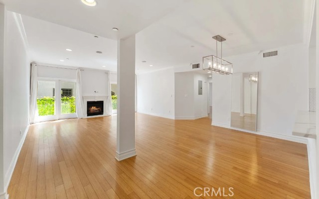 Detail Gallery Image 8 of 21 For 118 S Clark Dr #205,  West Hollywood,  CA 90048 - 3 Beds | 2/1 Baths