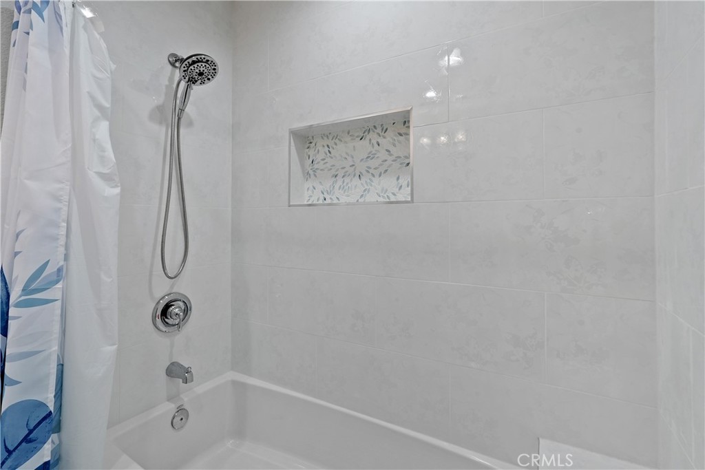 https://media.crmls.org/medias/0ec4e31b-05bb-4cec-91d4-883b4ab175ba.jpg?preset=X-Large