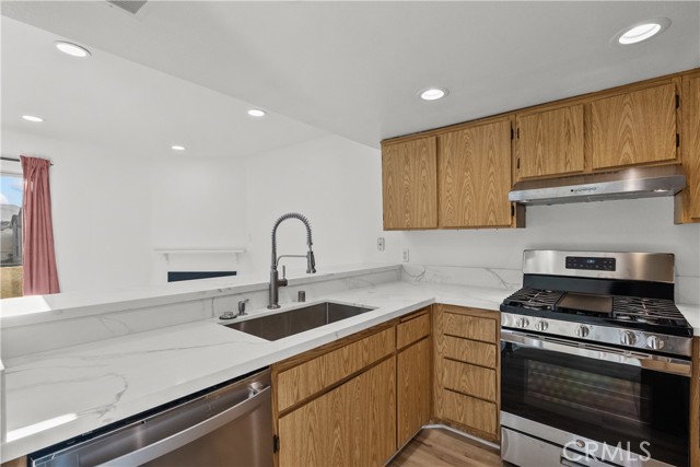 Detail Gallery Image 16 of 26 For 18209 Sierra #4,  Canyon Country,  CA 91351 - 2 Beds | 2 Baths