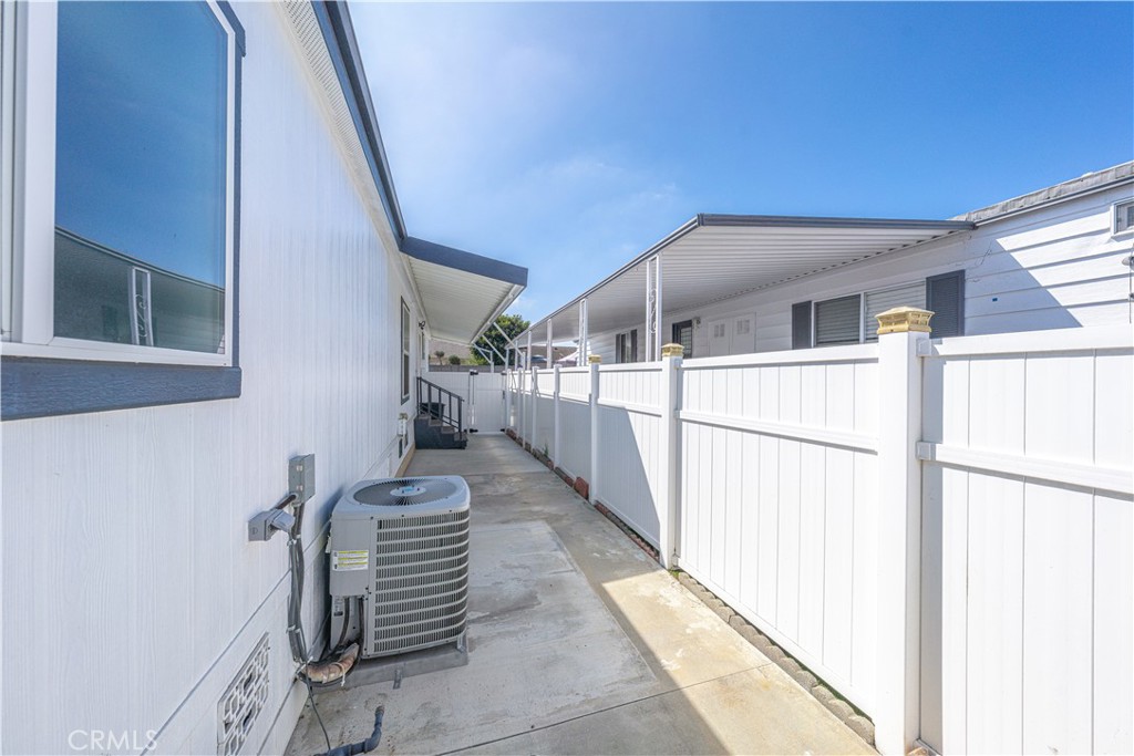 MLS #OC25219351 image #31