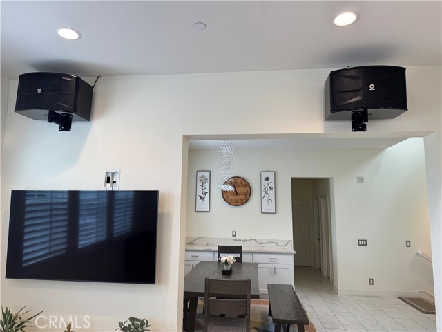526 W Tribella Court, Santa Ana CA: https://media.crmls.org/medias/0ec80742-24a0-47fb-95eb-26ef92b5547a.jpg