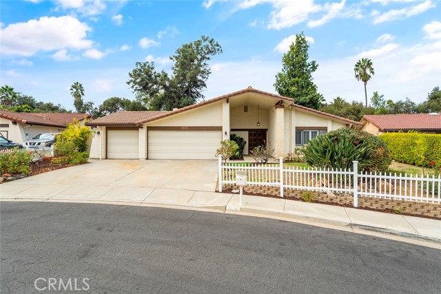 Detail Gallery Image 1 of 37 For 1330 via Christina, Vista,  CA 92084 - 3 Beds | 2 Baths