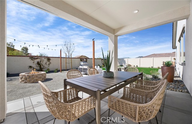Detail Gallery Image 8 of 14 For 4028 Hudson Ln, Lake Elsinore,  CA 92530 - 3 Beds | 2 Baths