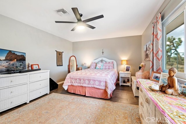 58676 Sunflower Drive, Yucca Valley CA: https://media.crmls.org/medias/0eca5f17-1329-47ce-8360-304da74d672a.jpg