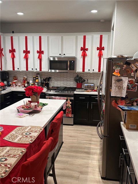 Detail Gallery Image 3 of 5 For 13888 Chestnut, Victorville,  CA 92392 - 5 Beds | 4 Baths