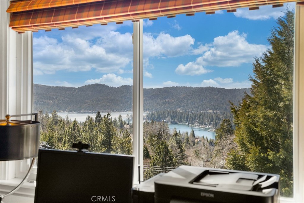 https://media.crmls.org/medias/0ecc3d25-98e6-4b4b-b40e-cef7ecfdc948.jpg?preset=X-Large
