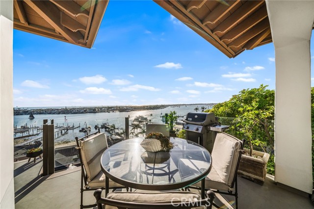Detail Gallery Image 25 of 66 For 2301 Pacific Dr, Corona Del Mar,  CA 92625 - 4 Beds | 3/1 Baths