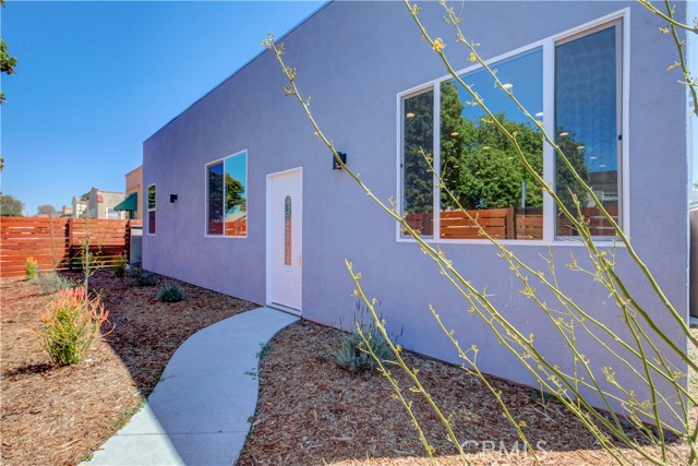 3626 S Cimarron Street, Los Angeles CA: https://media.crmls.org/medias/0ecc755a-9287-47bb-b6f5-22fa0255f877.jpg