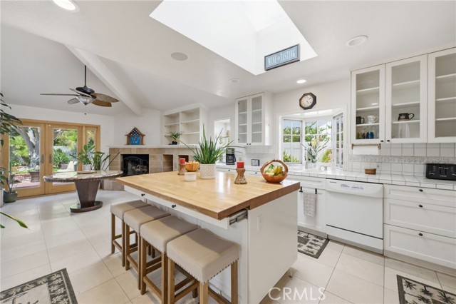 Detail Gallery Image 25 of 71 For 1633 Santiago, Newport Beach,  CA 92660 - 4 Beds | 3/1 Baths