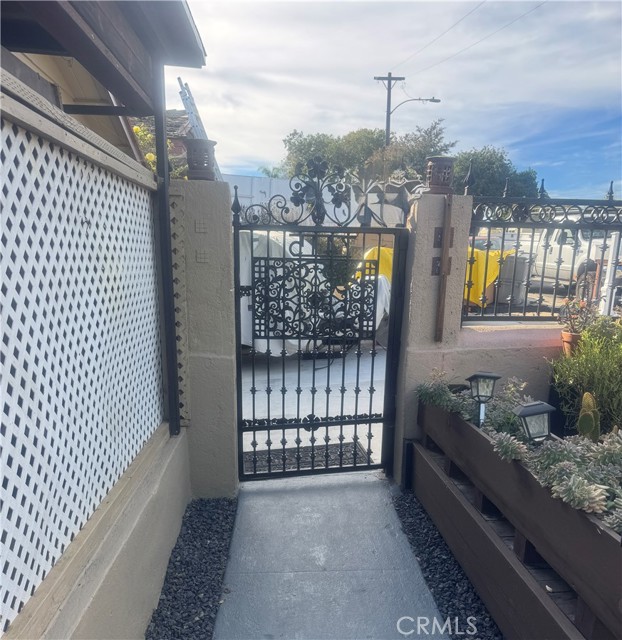 Detail Gallery Image 6 of 8 For 7415 San Bergamo Dr, Goleta,  CA 93117 - 3 Beds | 2 Baths