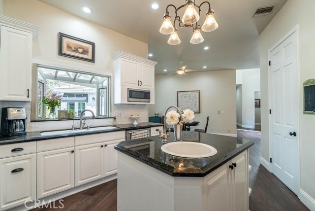 Detail Gallery Image 28 of 74 For 15725 Bronco Dr, Canyon Country,  CA 91387 - 5 Beds | 4/1 Baths