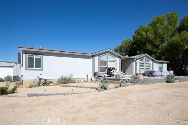 Detail Gallery Image 2 of 30 For 16265 Koch St, Mojave,  CA 93501 - 4 Beds | 2/1 Baths