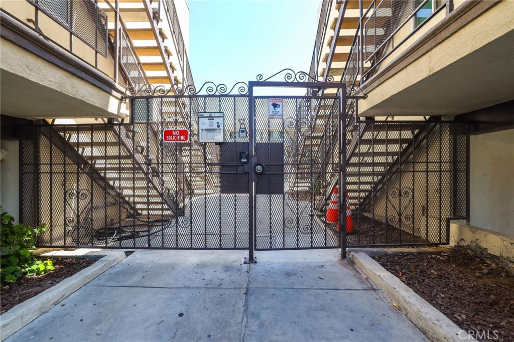 MLS #OC25280039 image #16