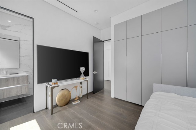 15231 Greenleaf Street, Sherman Oaks CA: https://media.crmls.org/medias/0ed08567-e5e1-4cf0-868f-f9daf5fd8291.jpg