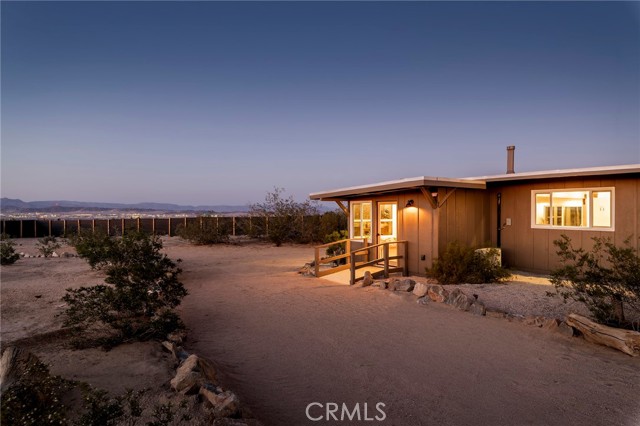 70315 Indian Trail, 29 Palms CA: https://media.crmls.org/medias/0ed17355-2d7a-45a1-9b0d-450bb35bba53.jpg