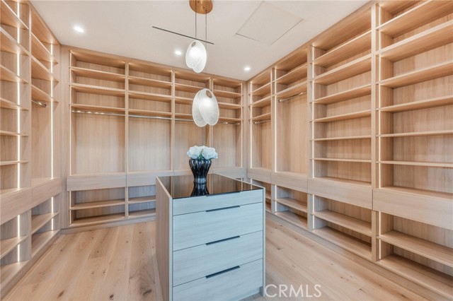 Detail Gallery Image 13 of 36 For 16252 Addison St, Encino,  CA 91436 - 7 Beds | 7/1 Baths