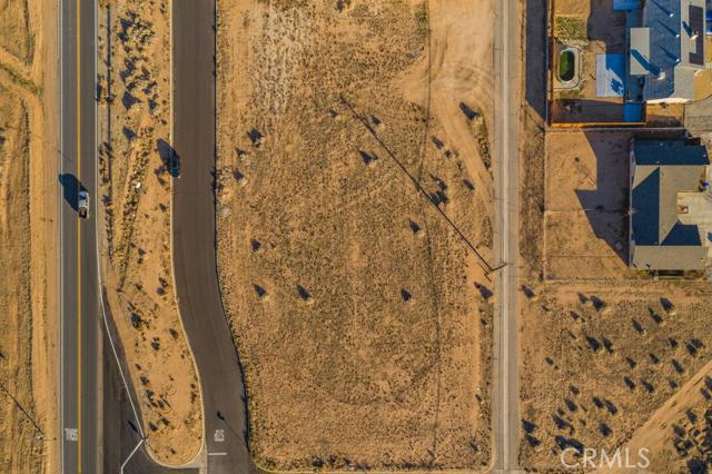 706 Outer Hwy 18 S, Apple Valley CA: https://media.crmls.org/medias/0ed3a796-66c2-4081-b84f-cad40c7211a2.jpg