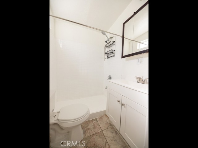 Detail Gallery Image 12 of 12 For 538 E Chevy Chase Dr, Glendale,  CA 91205 - 3 Beds | 2 Baths