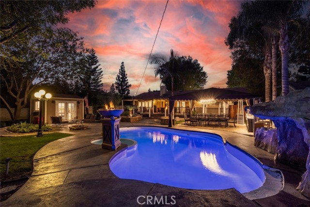 Detail Gallery Image 29 of 54 For 18834 Devonshire St, Northridge,  CA 91324 - 3 Beds | 3 Baths