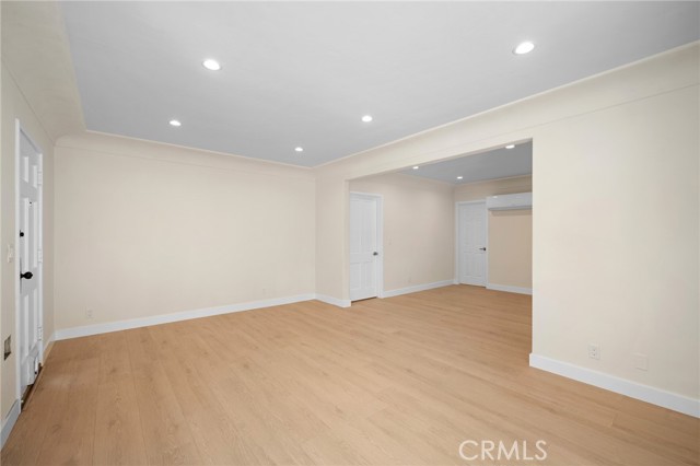 Detail Gallery Image 8 of 22 For 1007 W Angeleno Ave #101,  Burbank,  CA 91506 - 2 Beds | 2 Baths