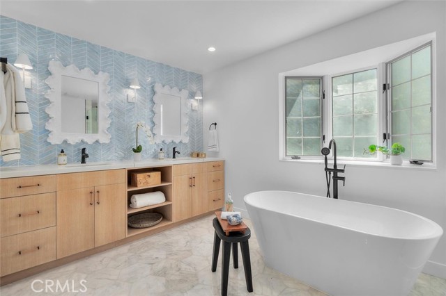 Detail Gallery Image 37 of 52 For 17481 Tramonto Dr, Pacific Palisades,  CA 90272 - 4 Beds | 3 Baths