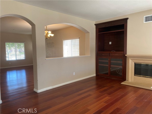 Detail Gallery Image 5 of 26 For 7148 Rockford Ct, Fontana,  CA 92336 - 5 Beds | 3 Baths