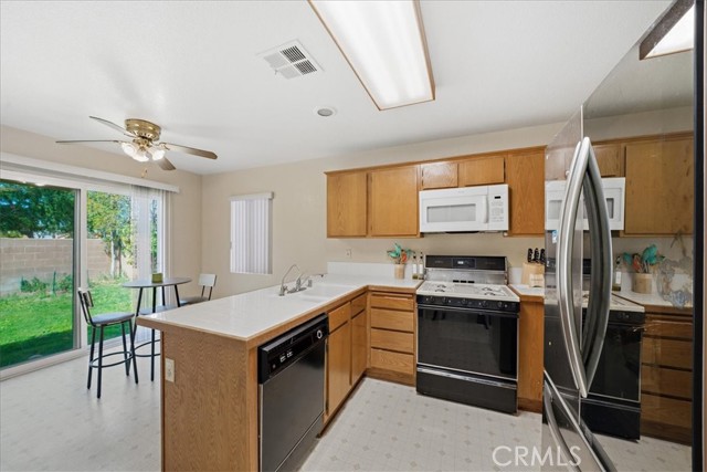 Detail Gallery Image 11 of 41 For 717 Balsam Way, Hemet,  CA 92545 - 2 Beds | 2 Baths