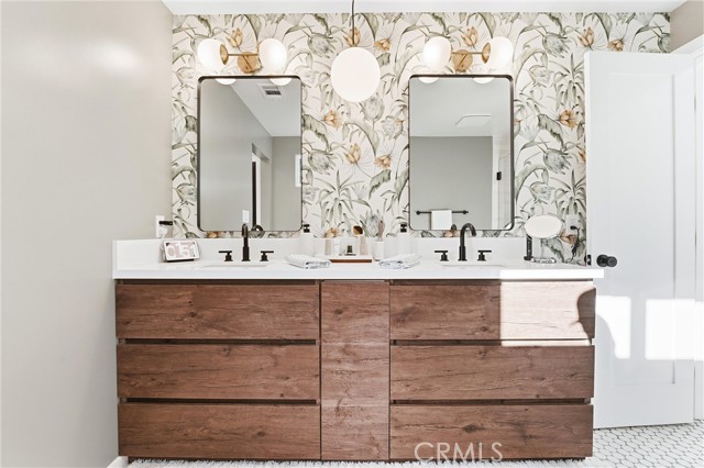 1124 E Maplewood Place, Orange CA: https://media.crmls.org/medias/0ed595e5-d45d-446a-a075-b00cf470b8f1.jpg