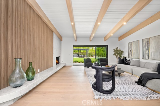 18839 La Amistad Place, Tarzana CA: https://media.crmls.org/medias/0ed5f2d7-7bf1-4c6b-9a36-6c7c3ddac009.jpg