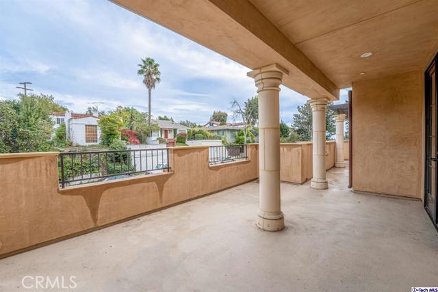 Detail Gallery Image 27 of 36 For 10523 Ashton Ave #202,  Los Angeles,  CA 90024 - 2 Beds | 2/1 Baths