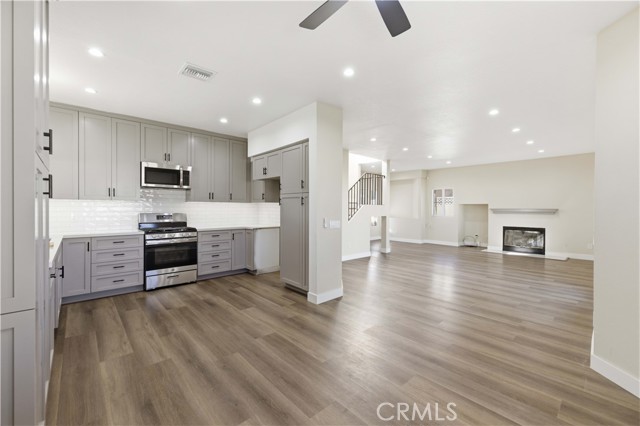 Detail Gallery Image 4 of 14 For 13974 Palomino Ct, Victorville,  CA 92394 - 3 Beds | 2/1 Baths