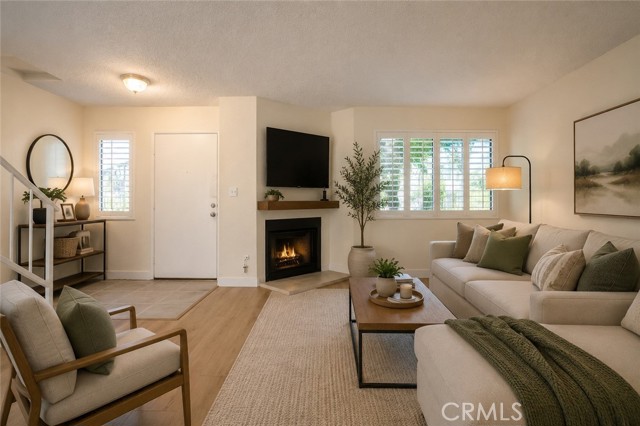 19231 Sherman Way, 25 photo 6